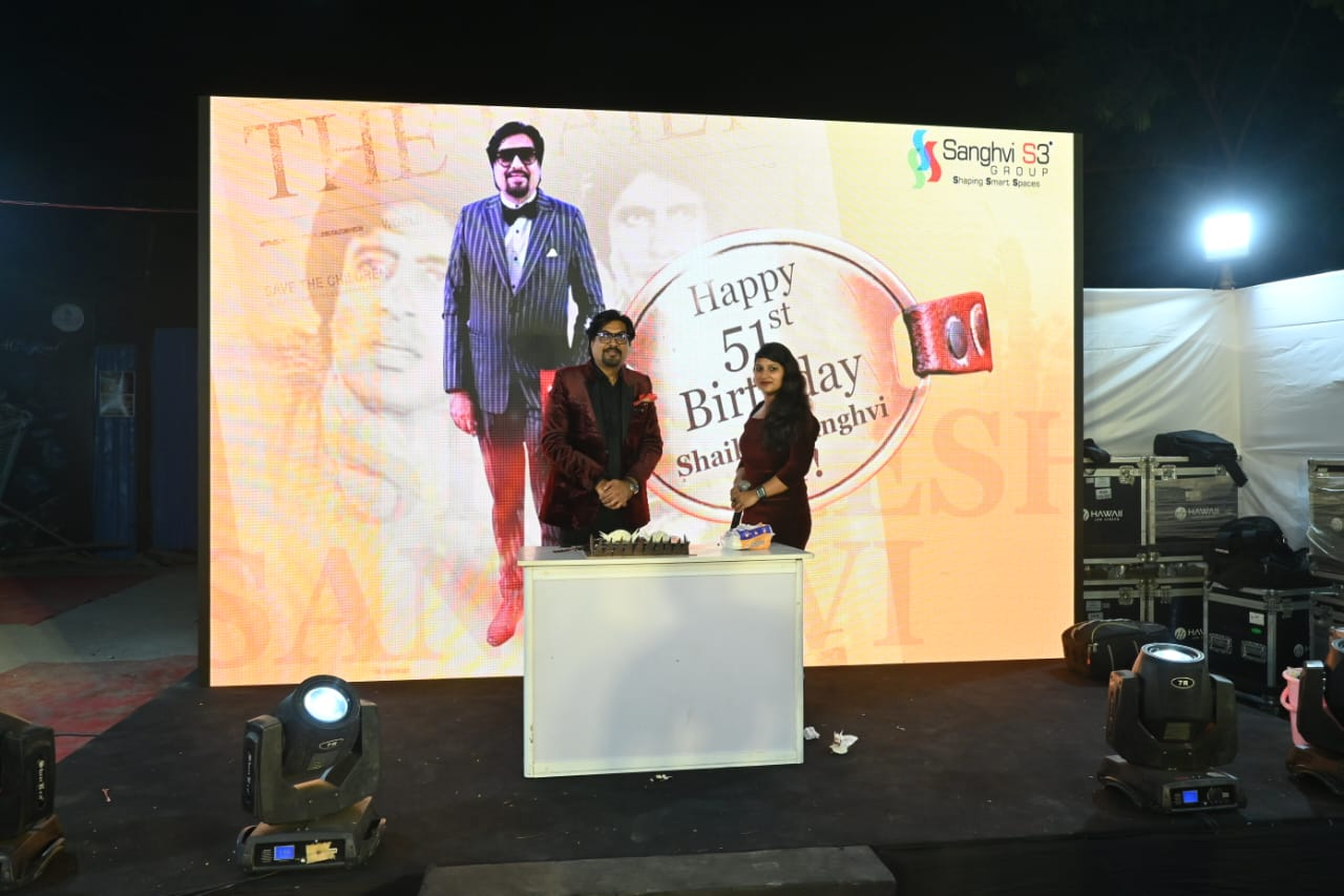 Sapna on stage hosting live show
